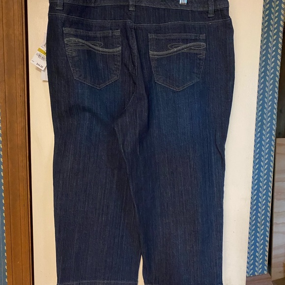 NWT Style & Co. Tummy Control Capri Jeans Size 14 - Picture 3 of 16